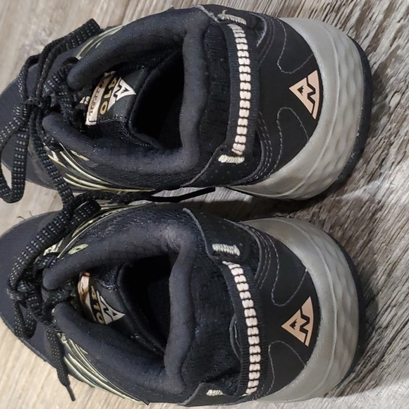 New Balance 410 V7 Sneakers Size 6.5 - Picture 7 of 8